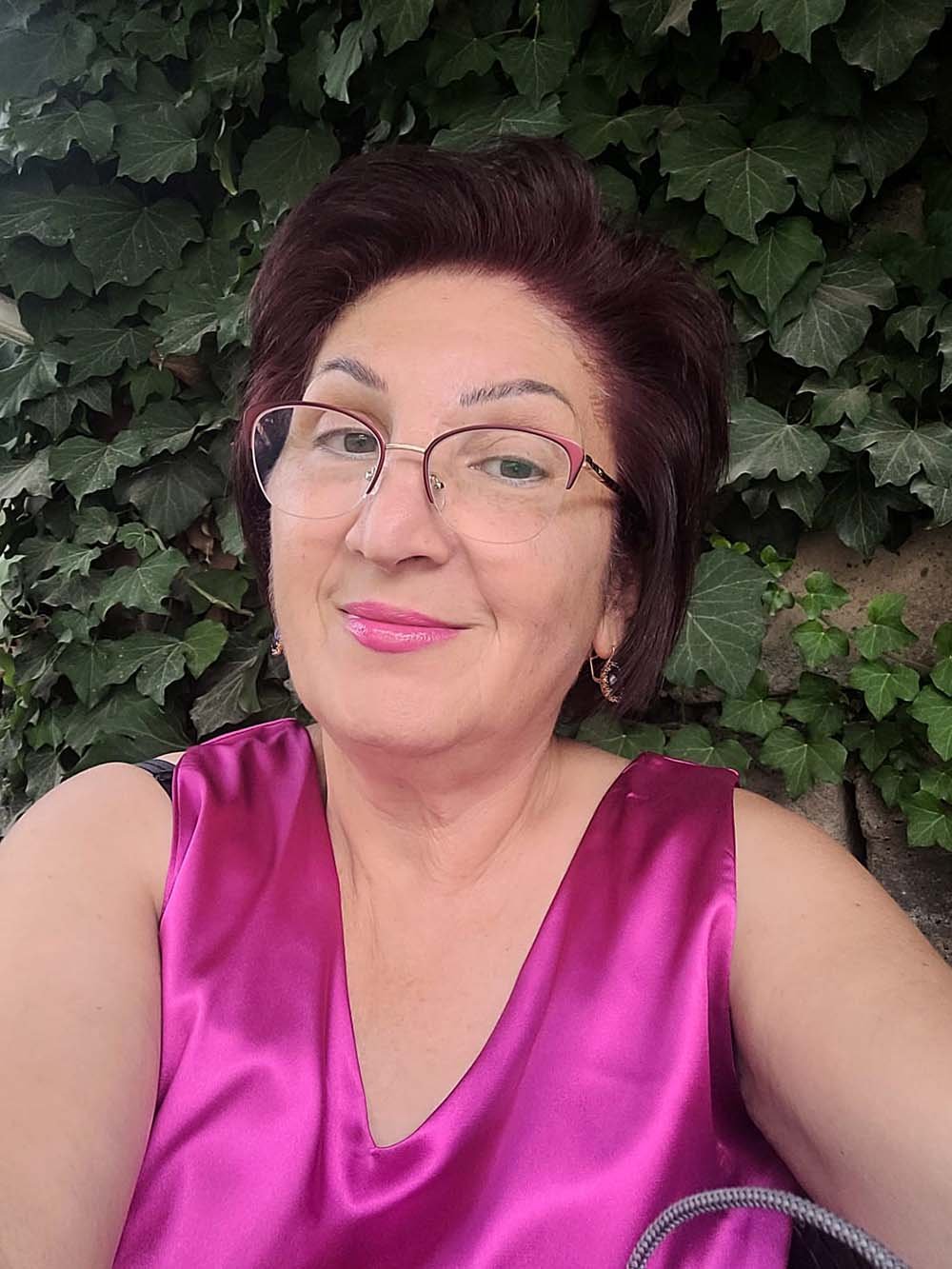 Naira-Kharatyan-hoonch-yntanekan-qvantayin-hogeban.jpg